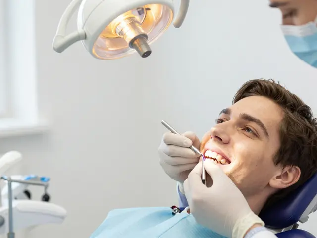 Kolik stojí dva nové zuby s kompozitními fazetami v roce 2026?