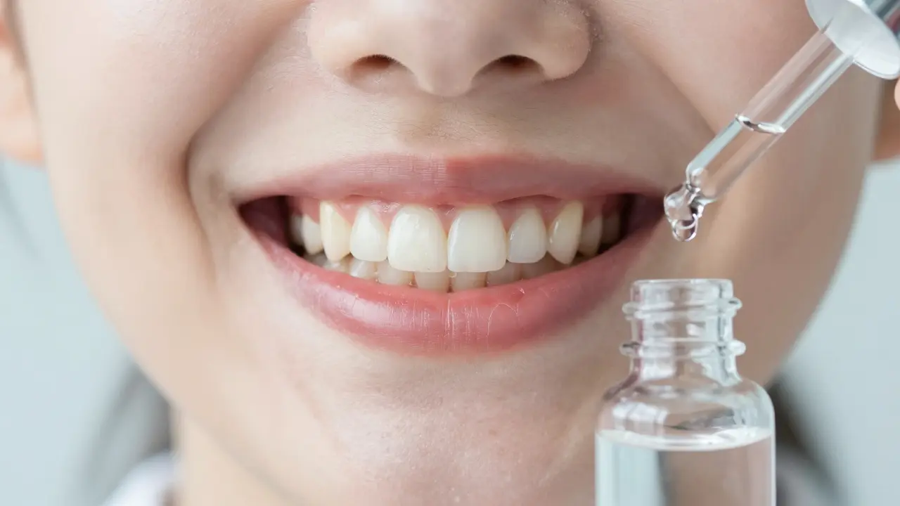 Jak si vybělit zuby peroxidem vodíku: Bezpečná cesta k bílému úsměvu