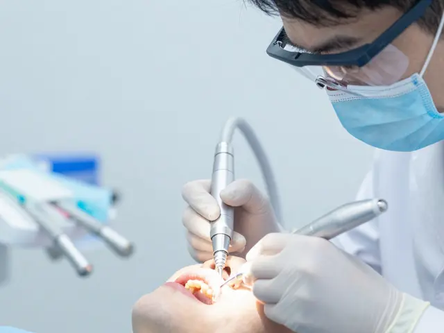 Jak se dělá korunka na zub? Kompletní průvodce od příprav až po e-max